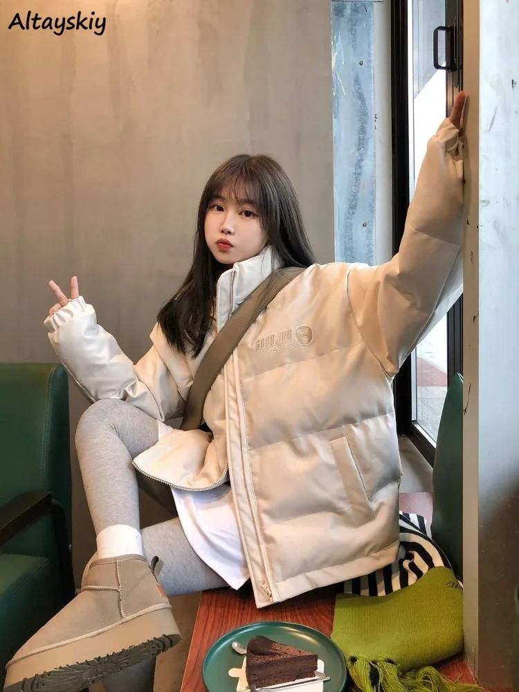 

Парки женские с воротником-стойкой плюс бархатные корейские стильные милые зимние пальто из искусственной кожи с вышивкой, теплые студенческие водонепроницаемые универсальные