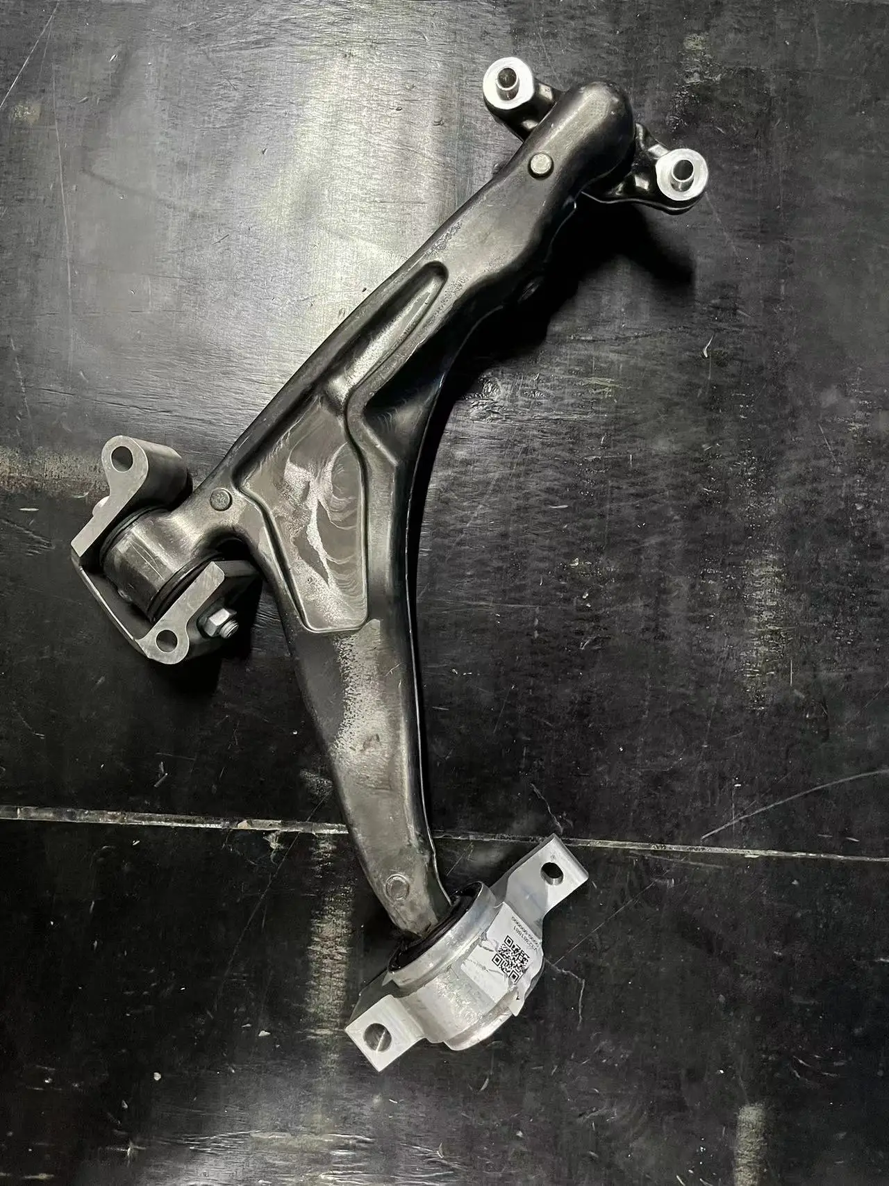 new Original Genuine Automotive triangle arm OEM 32381881 32381882