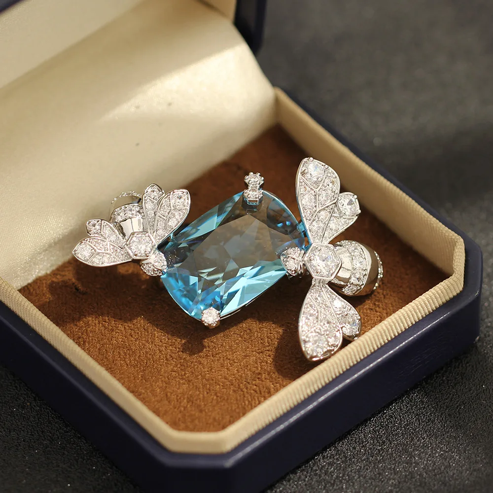 High End Imitation Sea Blue Treasure Large Zircon Bee Brooch Pin for Women Light Luxury Design Clothing Accessory Jewelry