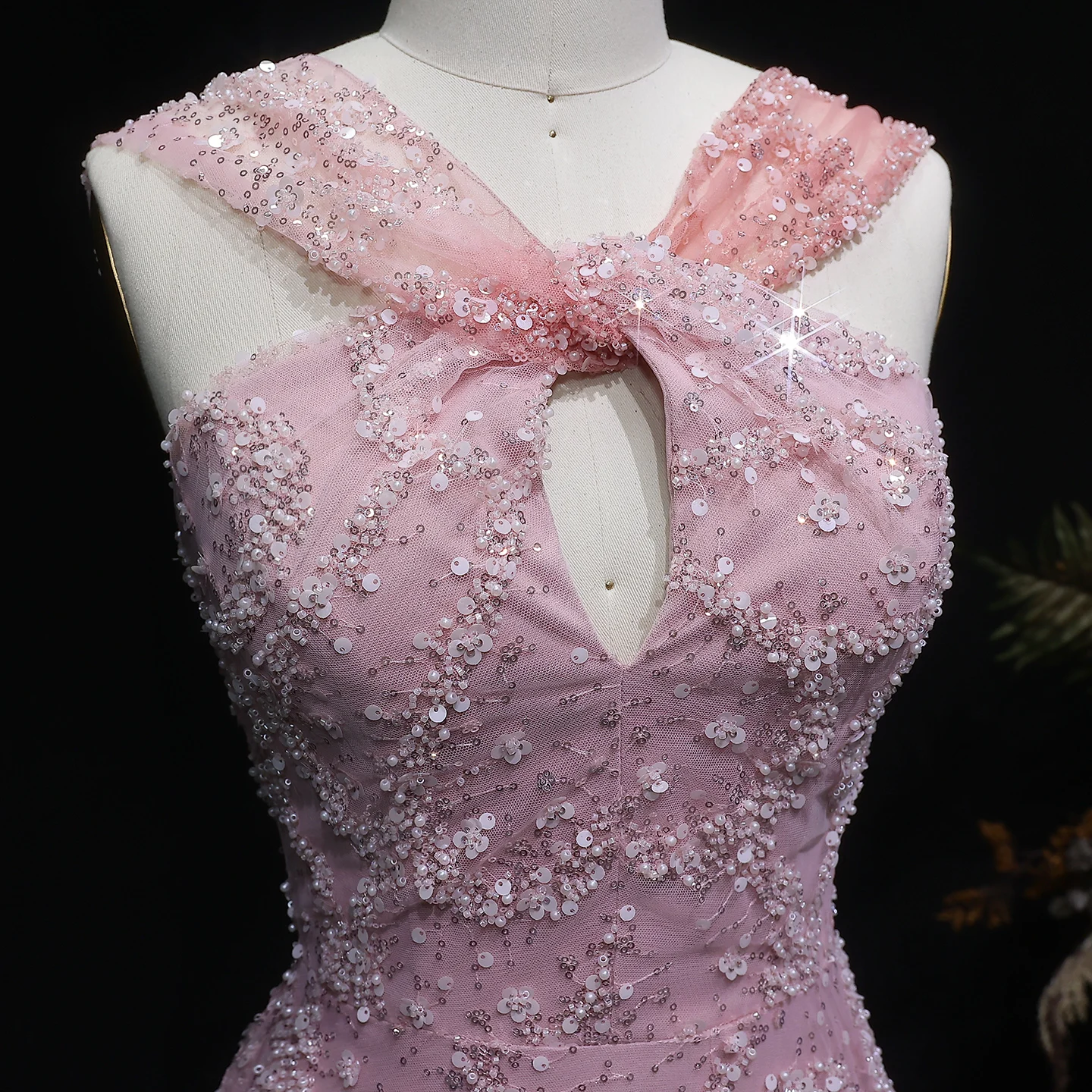 Sharon Said 2026 Neues Abendkleid in Farbverlauf Rosa mit Perlen, gedrehtem Neckholder, A-Linie, Dubai Arabisches Damen-Abendkleid SS709 Maßanfertigung – Detail 7