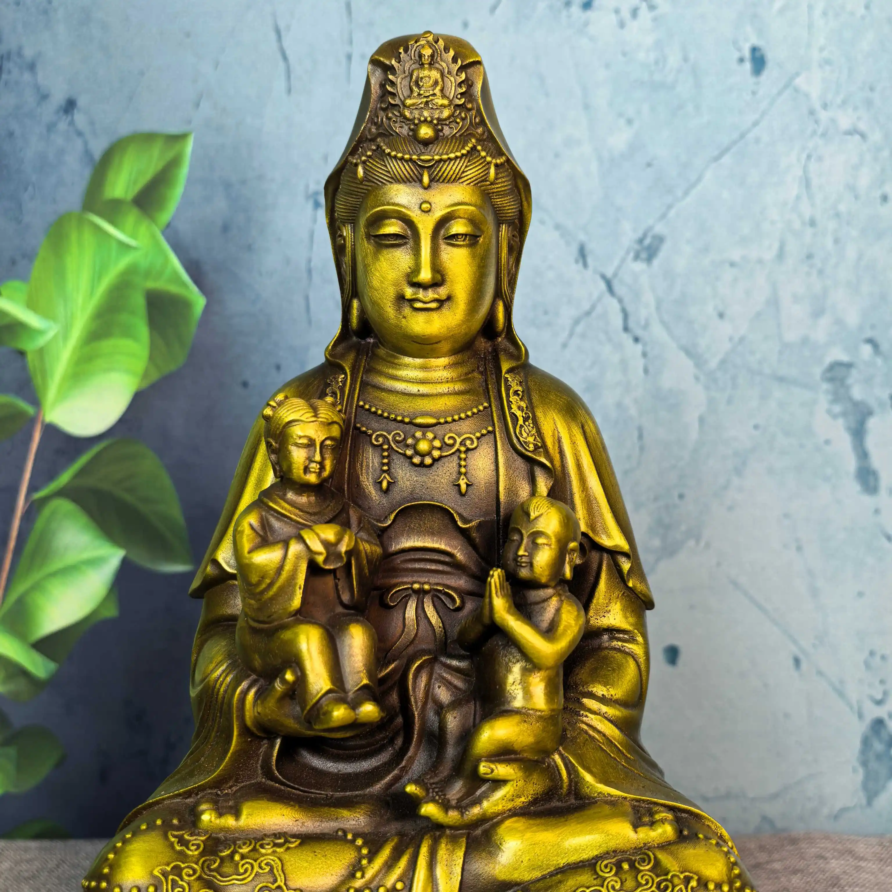 Brass Kuan Yin Statue - Exquisite Seiko Tabletop Decor for Entryways, Living Rooms & Tea Rooms - Elegant Home Decor Art Piece