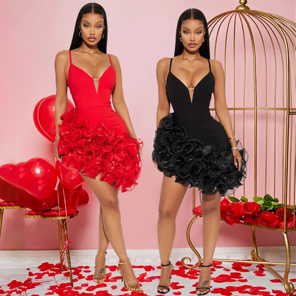 Damen Spaghetti-Trägerkleid mit tiefem V-Ausschnitt vorne, 3D-Rosenblüten-Rüschensaum, hochelastisch, figurbetont, schmal geschnitten, trendiges, lässiges Mini-Kleid für Dates