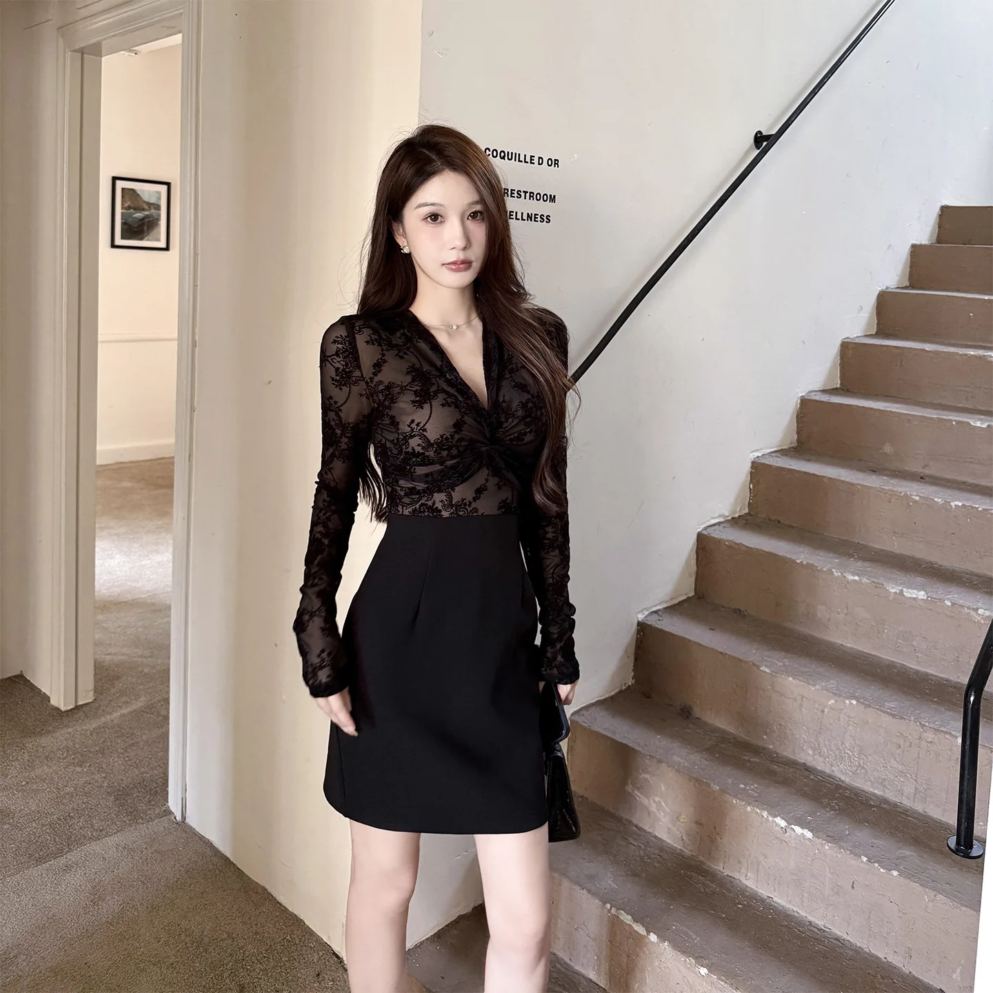 خمر الخامس الرقبة الدانتيل بألواح عقدة التفاصيل الأسود البسيطة Bodycon فستان أنيق سليم صالح طويلة الأكمام مكتب فستان المرأة الملابس العصرية