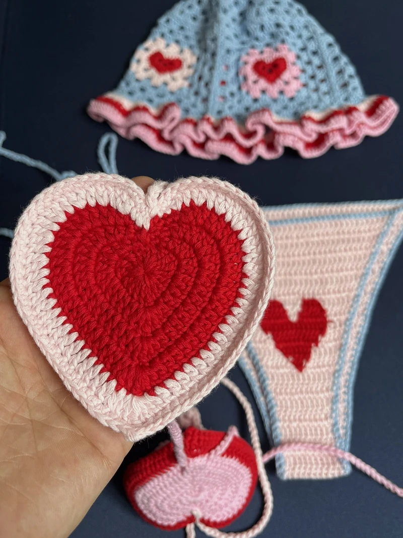 Red Pink Love Sweetheart Handmade Crochet Bathing Suit Sexy String Binini Set 3 pieces With Heart Bucket Hat Fashion Resort Wear