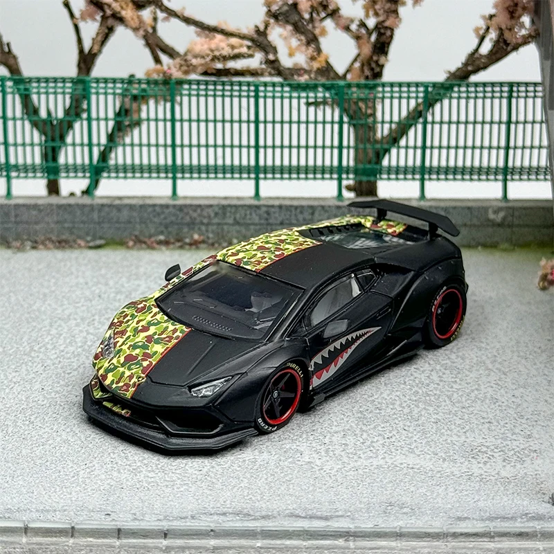 1:64 Scale Alloy Simulation LP610 Semi-Camouflage Car Toy Car LB Wide-Body Modified Car Model Collection Toy Gift Decoration