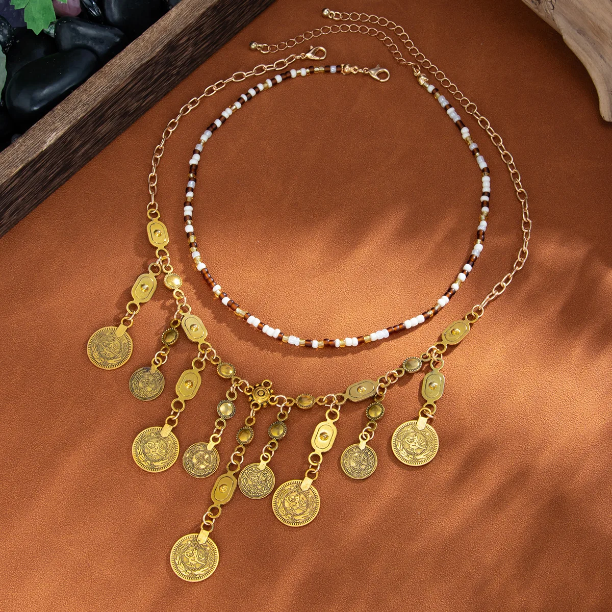 طقم قلادة بوهيمية بشرابة وعملة - مراجعة Ethnic Fashion Co In وسعره