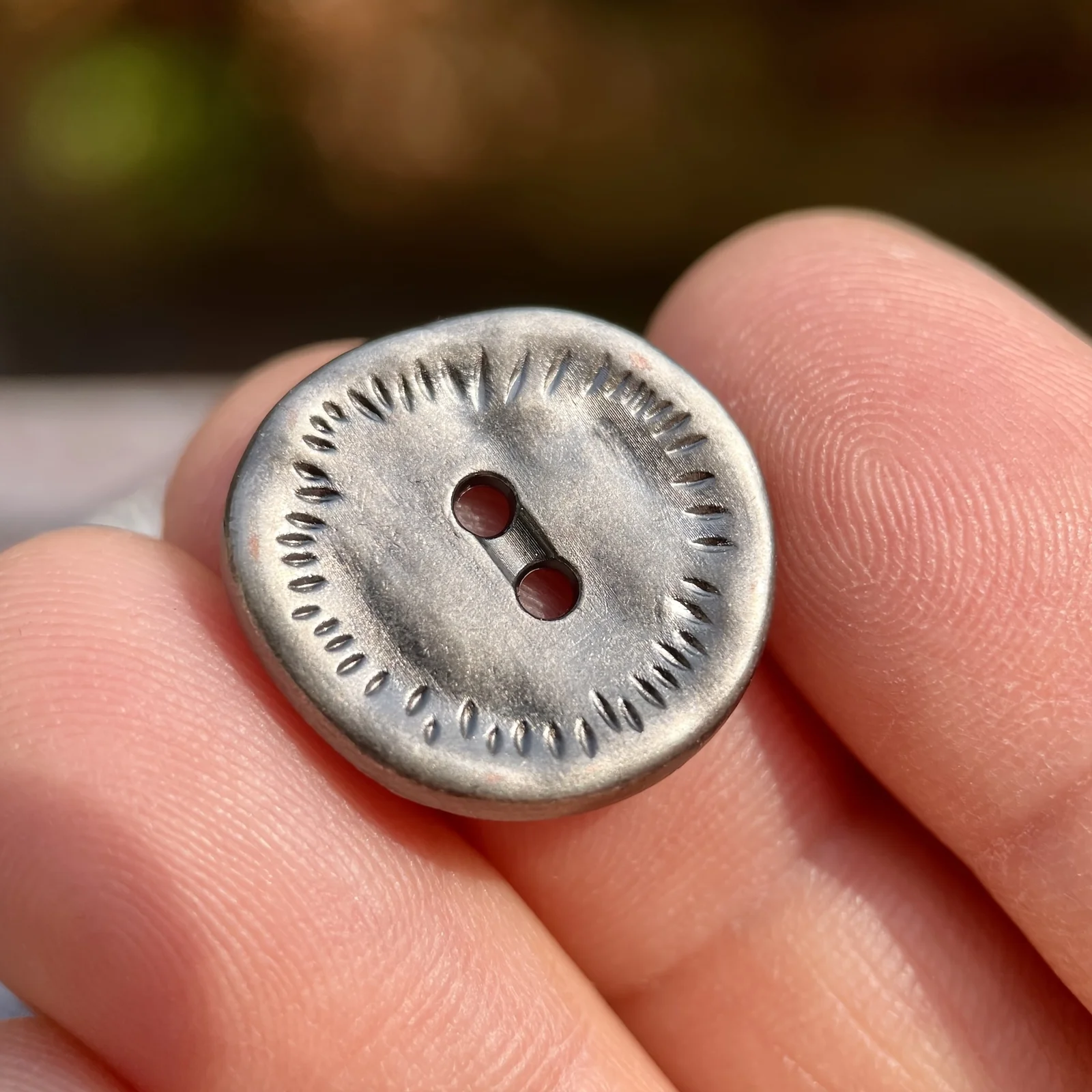 [أزرار خياطة عتيقة] 10 قطع من أزرار الخياطة المعدنية البرونزية والفضية | تصميم العملات القديمة المصنوعة يدويًا مقاس 18 مم لـ