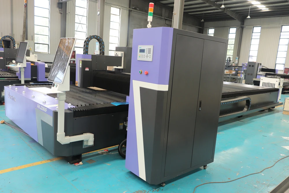 เครื่องตัดโลหะไฟเบอร์เลเซอร์ AccTek พื้นที่ทํางานขนาดใหญ่ 2000 * 6000 มม. 6kw 12kw 20kw 30kw 40kw ทํางานได้อย่างมีเสถียรภาพและทนทาน