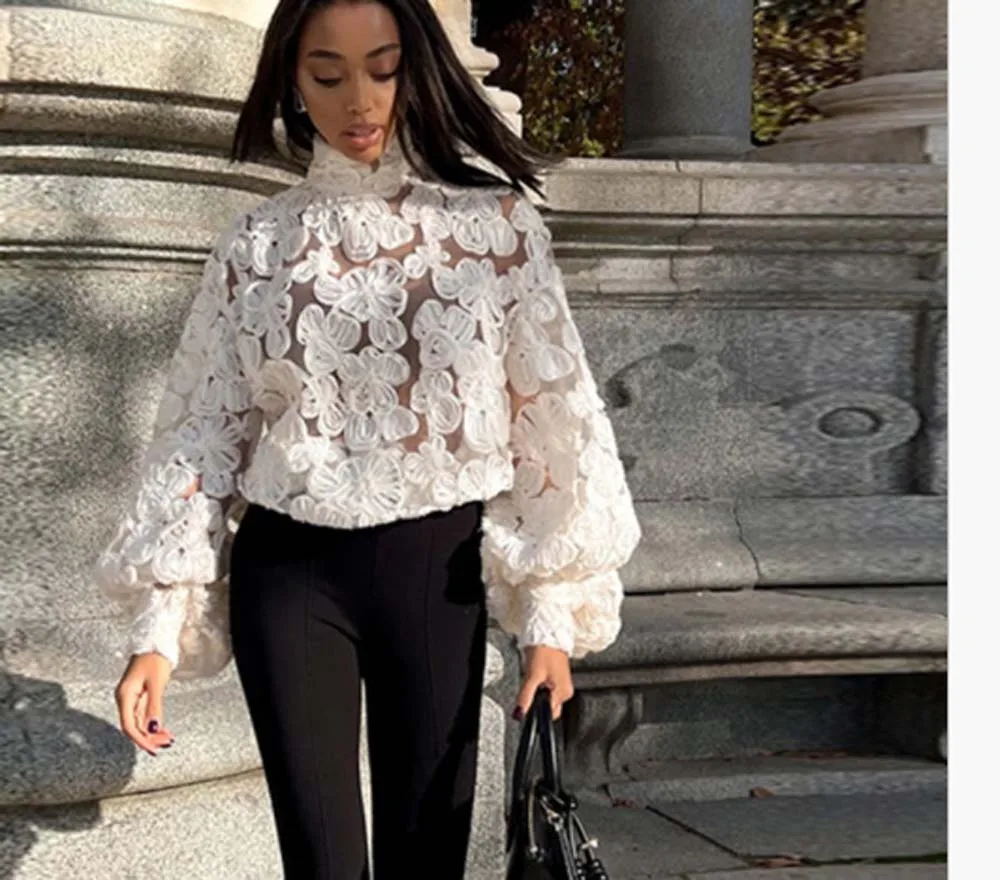 ΠΠ»ΡΠ·ΠΊΠ° Ρ ΡΠ²Π΅ΡΠΎΡΠ½ΠΎΠΉ Π²ΡΡΠΈΠ²ΠΊΠΎΠΉ ΠΈ ΠΏΡΡΠ½ΡΠΌΠΈ ΡΡΠΊΠ°Π²Π°ΠΌΠΈ ΠΠ»ΡΠ·ΠΊΠ° Ρ ΡΠ²Π΅ΡΠΎΡΠ½ΠΎΠΉ Π²ΡΡΠΈΠ²ΠΊΠΎΠΉ ΠΈ ΠΏΡΡΠ½ΡΠΌΠΈ ΡΡΠΊΠ°Π²Π°ΠΌΠΈ