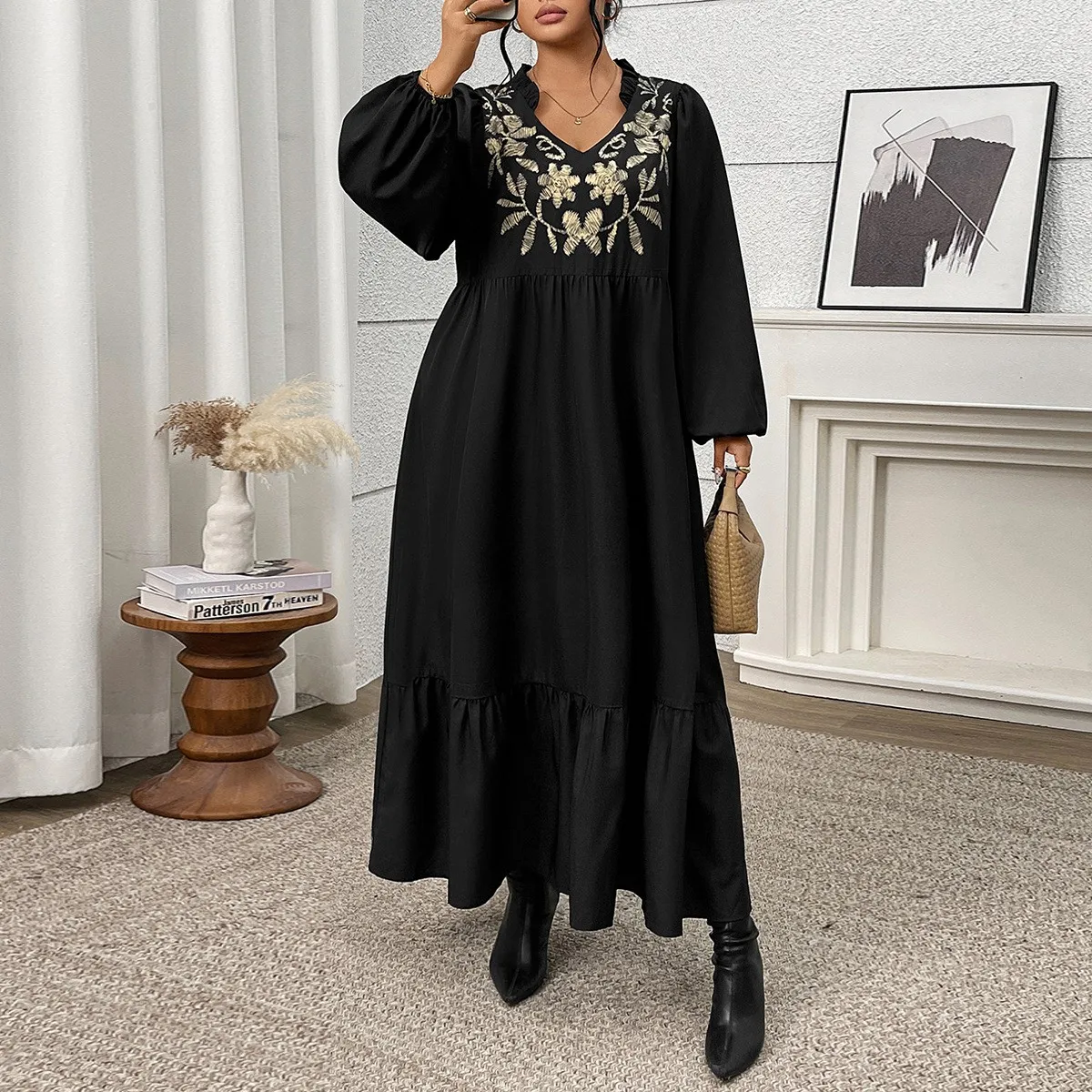 Elegant Party Dress for Woman, Women's Evening Maxi Dress with Gold Embroidery, High Waist A Line Silhouette, V Neck Lantern