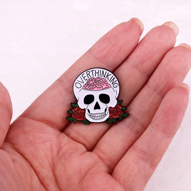 الإفراط في التفكير الجمجمة الوشم الفن المينا دبوس الصحة العقلية القلق رجل شارة بروش القوطية مجوهرات ظهره تزيين