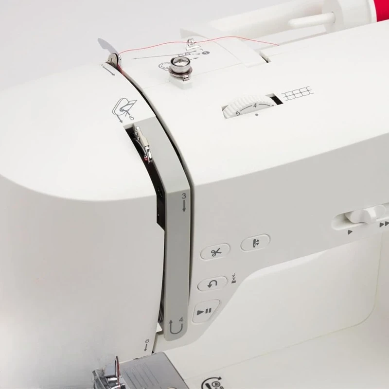 ماكينة خياطة محوسبة C7220 مع طاولة تمديد ومجموعة ملحقات |   200 غرزة مدمجة، 8 فتحة أزرار بخطوة واحدة