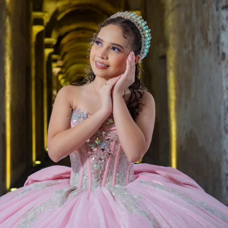 فساتين Quinceanera الوردية اللامعة قبالة الكتف زين الدانتيل الخرز القوس تول حفلة عيد ميلاد الحلو 16 فستان Vestidos 15 De Anos