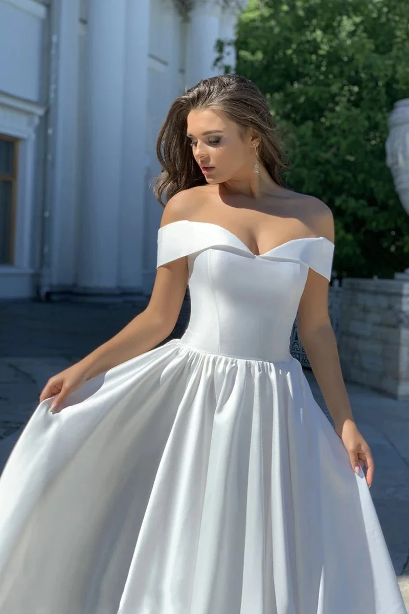 Personalizza su misure Abiti da sposa Abiti da sposa semplici in raso da spiaggia con spalle scoperte Corte Trail Boho Abito da sposa Corsetto