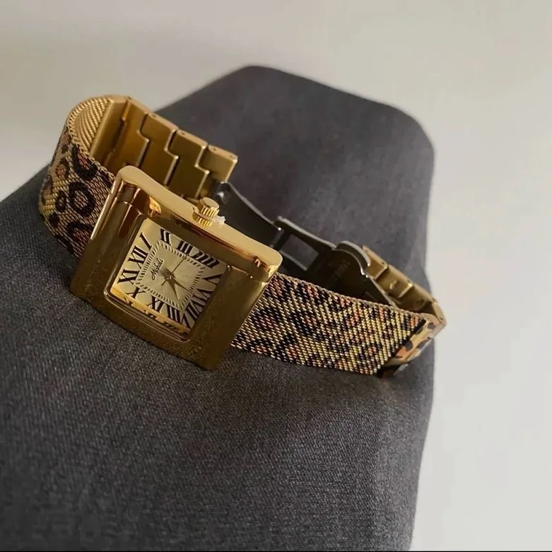Gouden luipaardontwerp roestvrij staal Sense horloge waterdicht sfeervol trend persoonlijkheid modieus dames quartz horloge