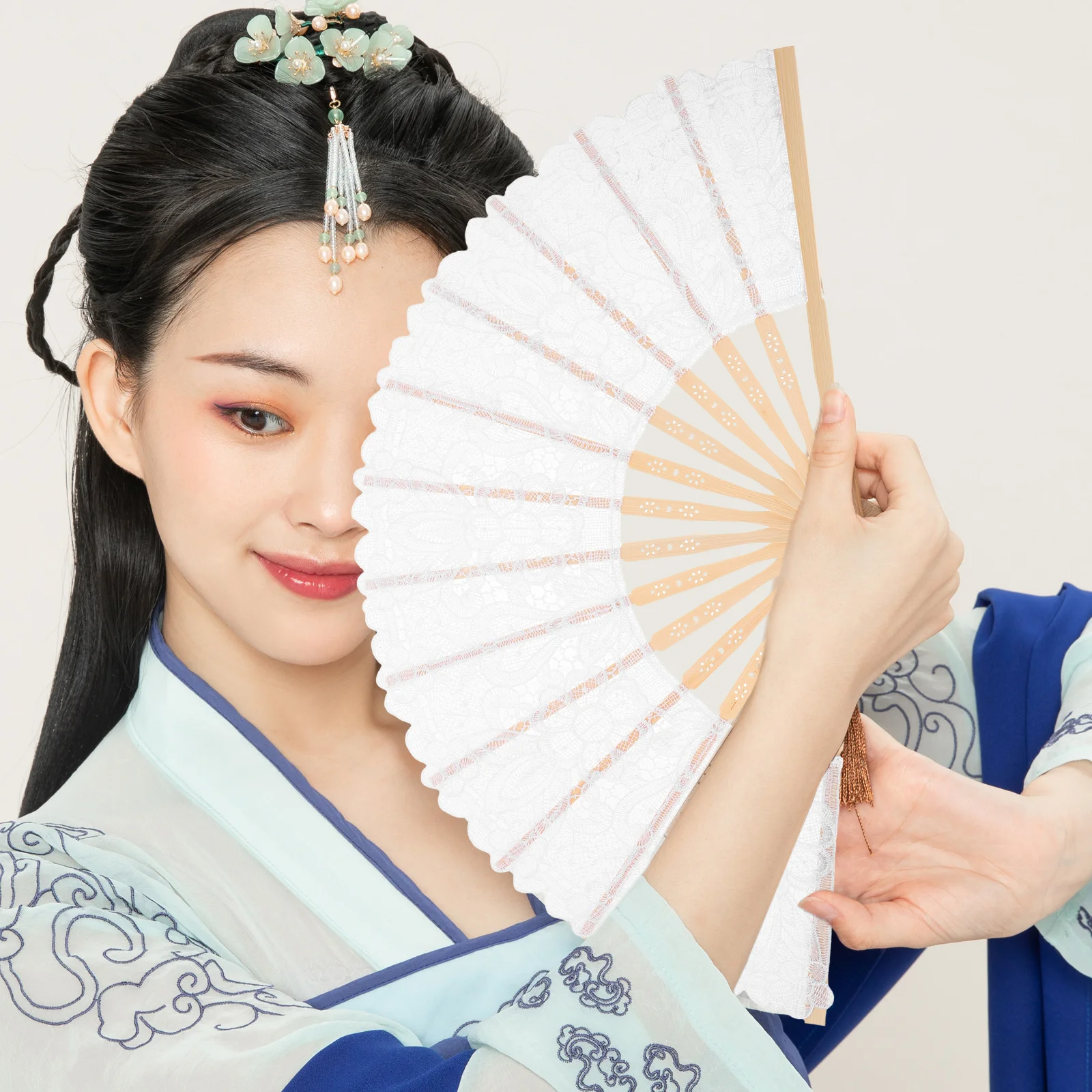 

Lace Folding Fan Handheld Bamboo Vintage Silk Retro Elegant Chinese Folding Fan Wedding Hand Fans for Women Bridal Dancing Prop