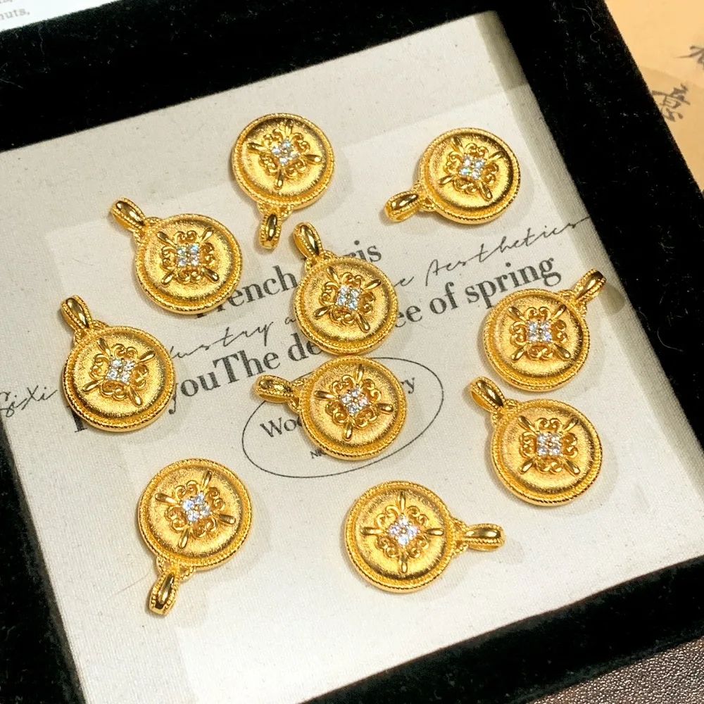 Diamond-encrustled round step-by-step flower pendant women light luxury retro collarbone chain jewelry 9999gold