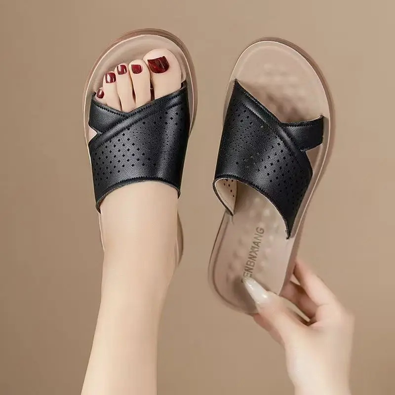 المرأة المفتوحة تو الجلود شقة وحيد النعال الصيف جديد لينة وحيد عدم الانزلاق خفيفة الوزن مريحة المنزل النعال شباشب لخارج المنزل