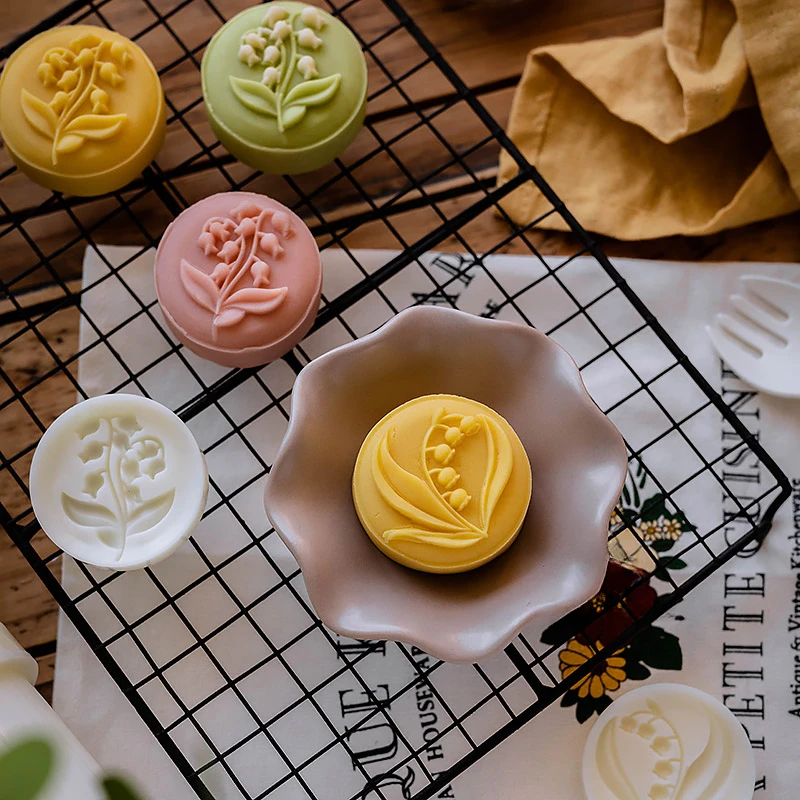 2Pcs/Set Plastic Round Flower Mooncake Mold Lily of The Valley Plunger Cookie Cutter Set Dessert Cake Pastry Decoration Tools