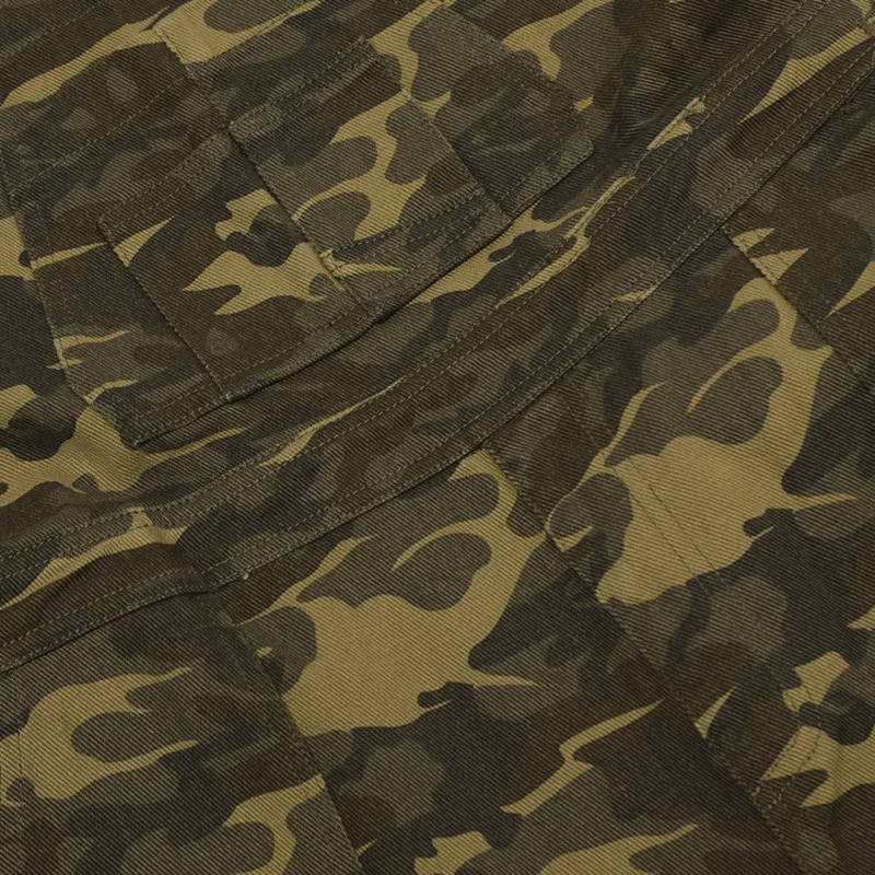 ชุดทํางานสตรีทย้อนยุคสไตล์อเมริกันอินเทรนด์ของผู้ชายหลวมขากว้างกางเกงยีนส์ลายพรางสายสะพายไหล่