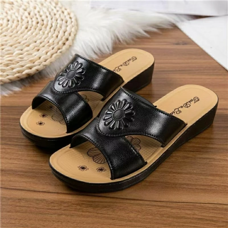 

Женские летние водонепроницаемые шлепанцы-сабо на танкетке с толстой нескользящей подошвой для дома и улицы, для пожилых людей