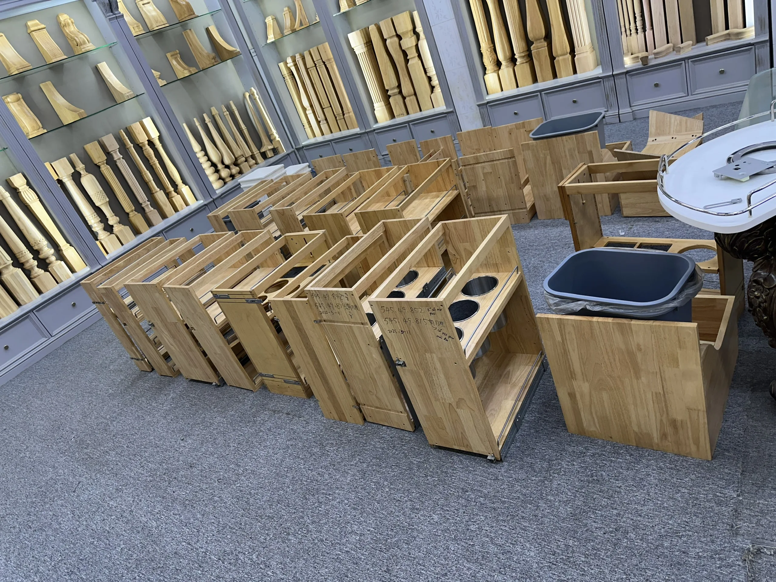 High quality slow closing wooden pull-out cabinet storage rack sliding rack seasoning rack storage drawer