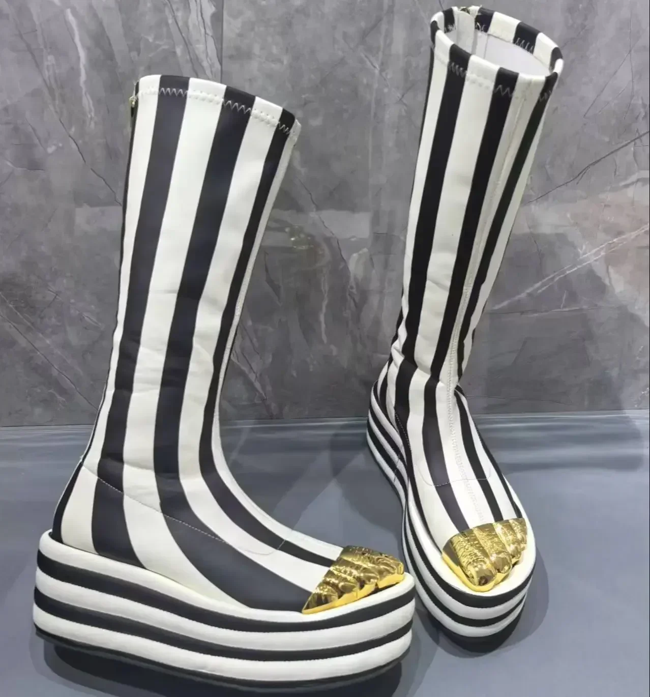 

Stripe Back Zipper Flat High Heels Black And White Stripes Cloth Stretch Boots For Women Golden Five Fingers Botas Femininas
