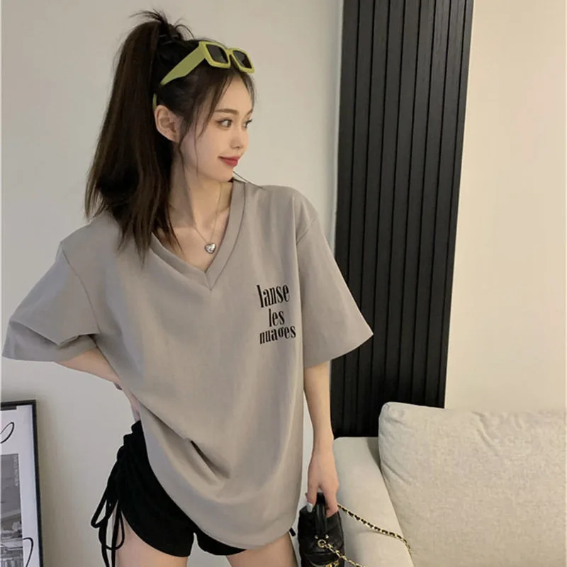 2024 Summer New Short sleeved T-shirt Women's Loose Lower Garment Missing Design Sense Small and Medium Length T-shirt