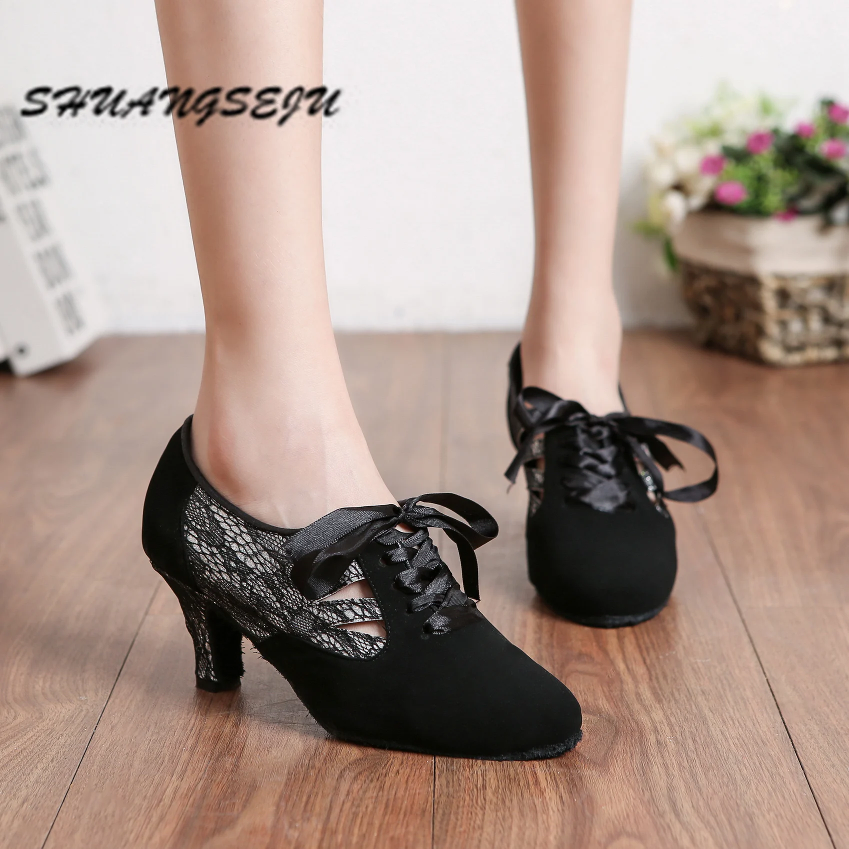 SHUANGSEJU Latin buty do tańca czarne buty taniec nowoczesny Cha-cha buty wyczynowe sznurowane średnie obcasy 5-7.5cm miękka podeszwa