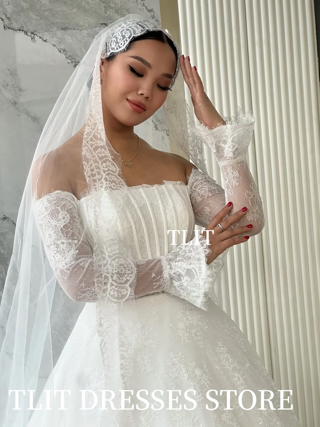 TLIT 고급스러운 레이스 A라인 웨딩드레스 맞춤형 스트랩리스 오프숄더 레이스 커프 신부 드레스