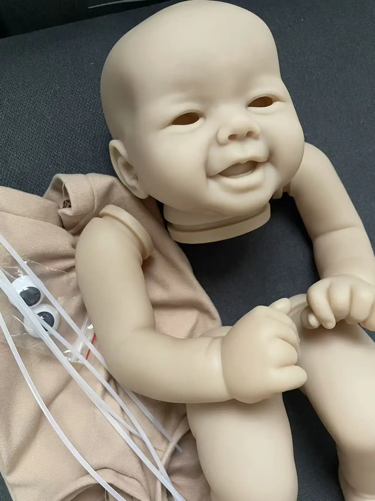 19Inch Emmy Reborn Doll Kit Unfinished Unpainted Blank DIY Doll Parts With Cloth body and Random eyes Collectible Art Doll