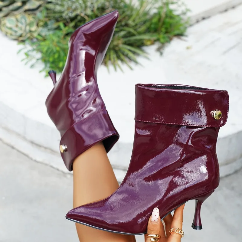 2025 Botines finos puntiagudos rojos nuevos plisados de charol otoño e invierno