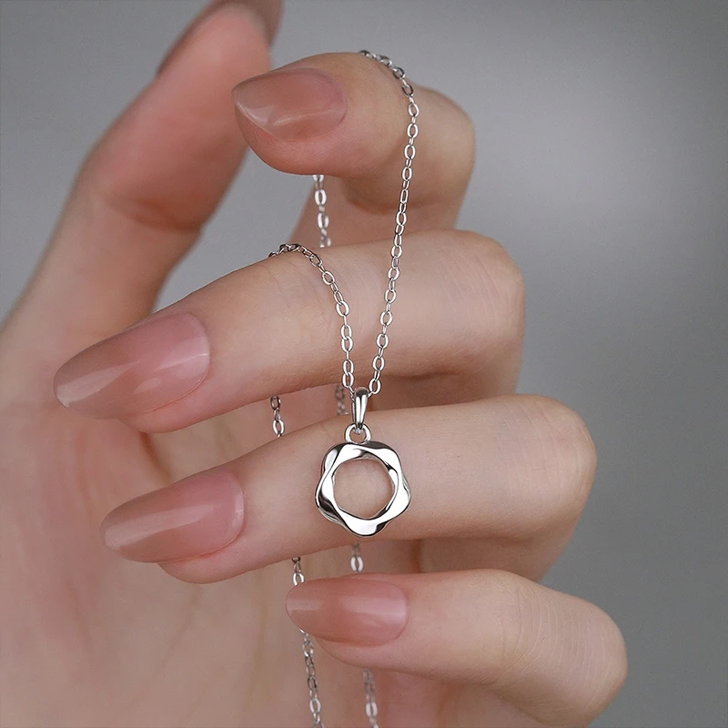 JYJIAYUJY 100% قلادة أصلية كاملة من الفضة الإسترليني S925 متوفرة في المخزون شريط موبيوس ملابس يومية عصرية JYN309