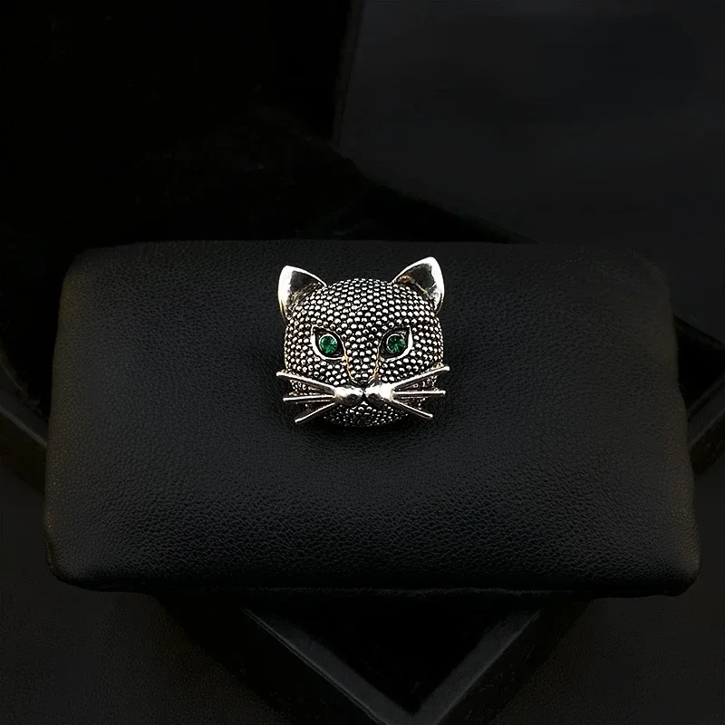 

Exquisite Retro Cat Head Brooch High-End Animal Corsage Men Women Suit Pins Luxury Elegant Metal Accessories Rhinestone Jewelry