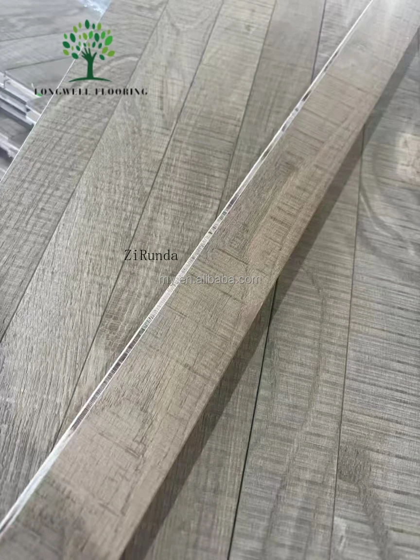 Versi khusus dari parket kayu ek berbentuk khusus yang dibuat tangan, lantai kayu yang dipotong sempurna untuk kehidupan kontemporer.