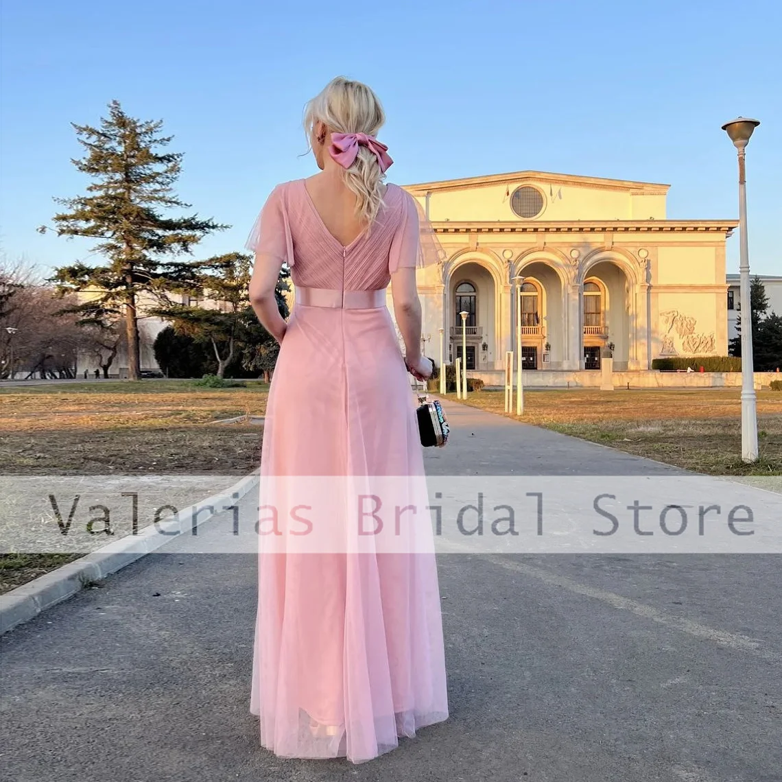 Vestido de dama longo decote em v, Vestido rosa, Vestidos elegantes, Vestidos Formais, Vestido de noite