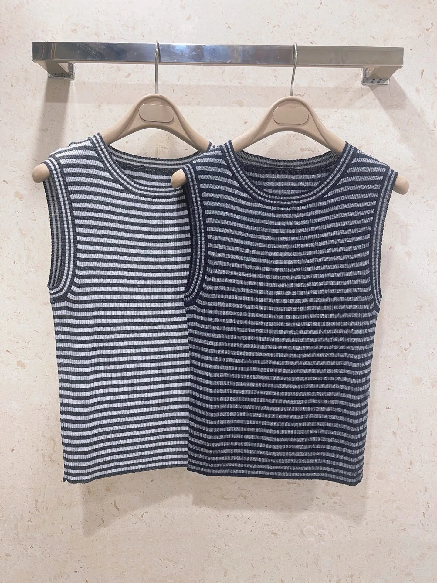 

Women's Autumn and Winter New Wool Cashmere Striped Crewneck Sweater Knitted Vest