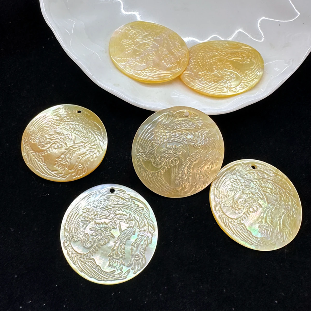 

5Pcs The Mother Of Pearl Shell Round Yellow Carved Pendant 30mm For Jewelry Making DIY Earring Necklace Accessory