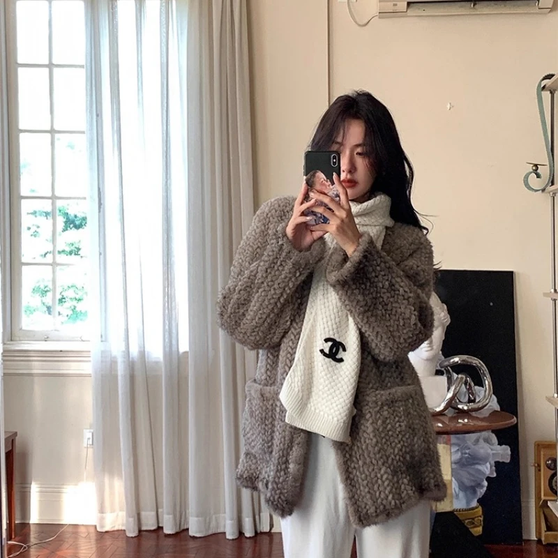 욜란페어리 리얼 밍크 퍼 코트 여성 겨울 라운드 칼라 긴팔 젊은 감각의 출퇴근용 중간 길이 밍크 퍼 코트 2025