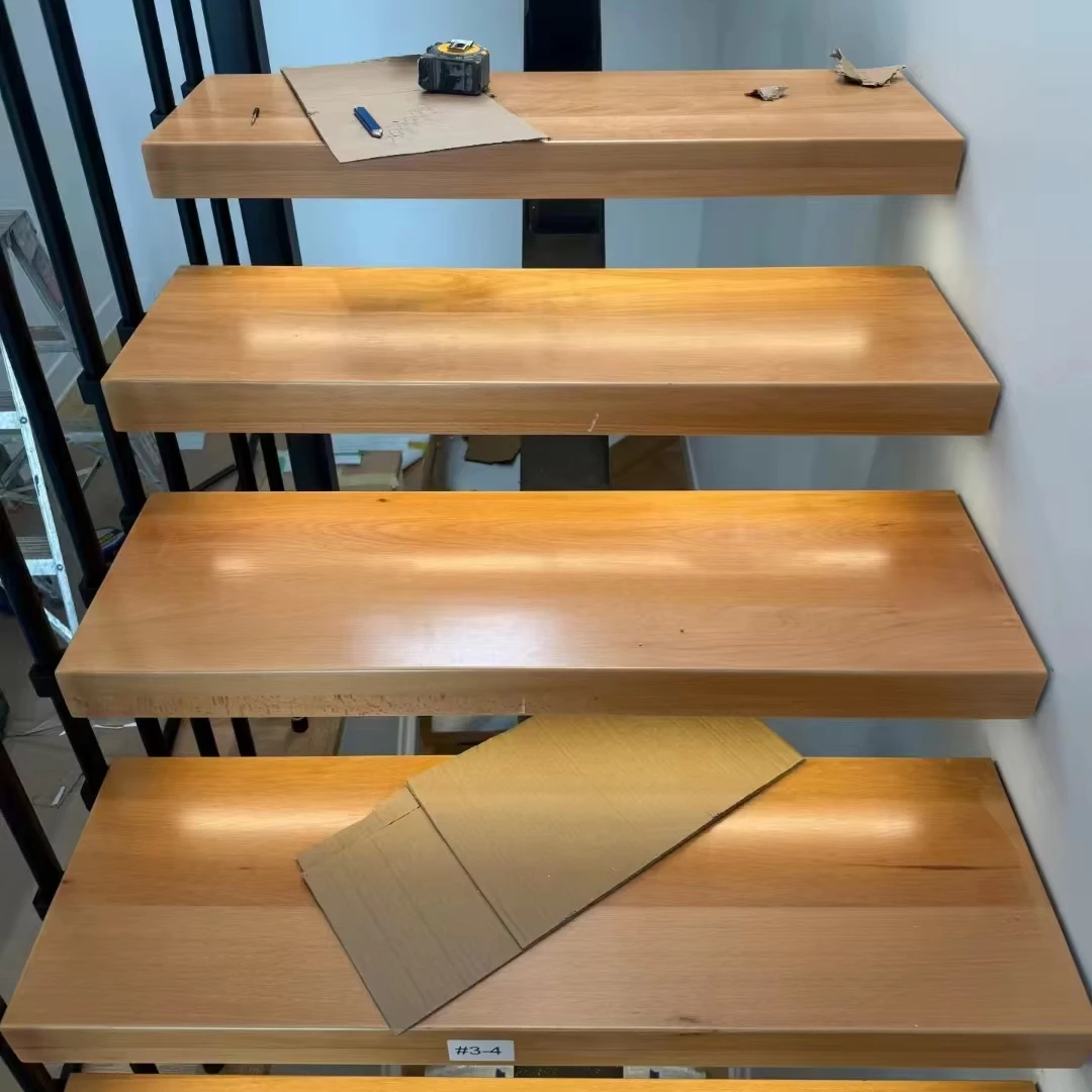 맞춤형 고품질 모던 디자인 실내 직선형 철제 계단 난간 탄소강 디딤판 맞춤형 티크 원목