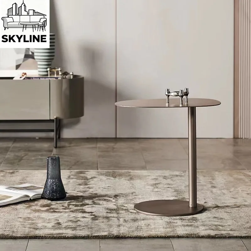 A few minimalist metal art corners by the sofa, a few creative and advanced senses