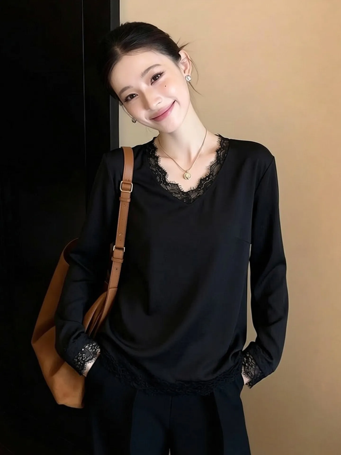 

Lace Splice V-Ne Pullover Base irt Spring Versatile Loose Casual Long Sve T-irt Slimming Top for Women