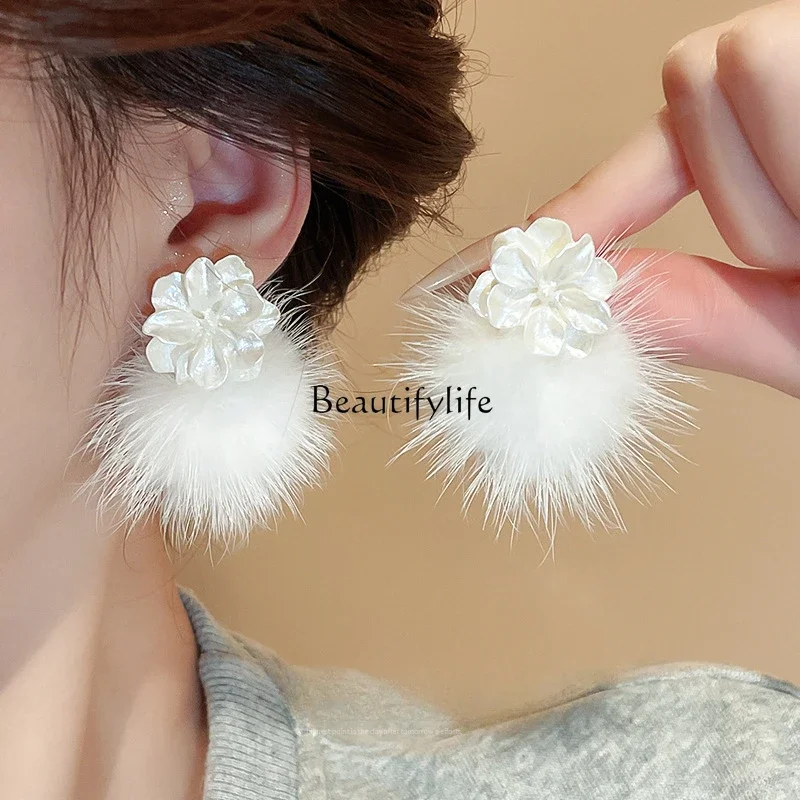 

Autumn and winter white flower hairball stud earrings light luxury high-end temperament plush earrings