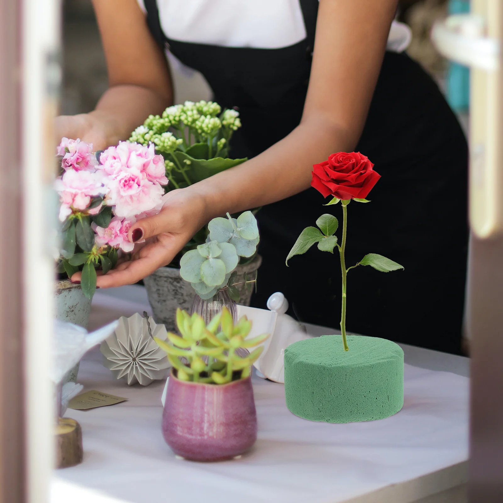 

8Pcs Floral Mud Blocks Round Multi-Use Flower Mud for Fresh Artificial Flowers DIY Flower Arrangement Supplies Floral Base Foam