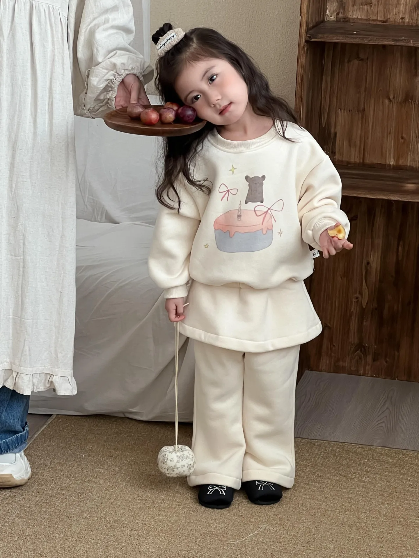 2025 Winter New Children Fleece Sweatshirt Set Plus Velvet Thick Baby Girls Fart Curtain Flared Pants 2pcs Suit Kids Outfits