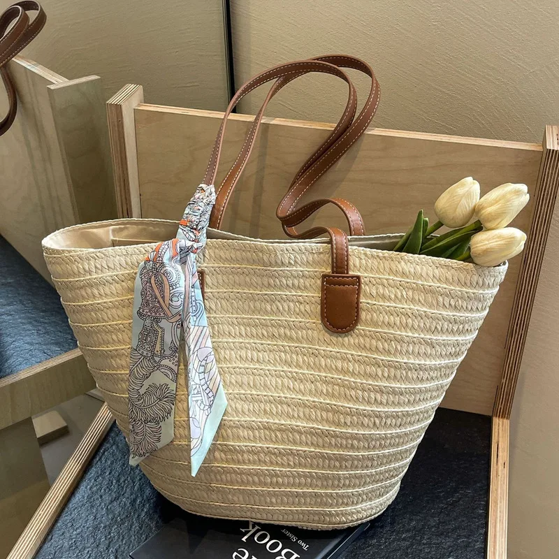 Grass woven bag for women with large capacity 2024 new grass woven commuting water bucket bag, vegetable basket tote bag