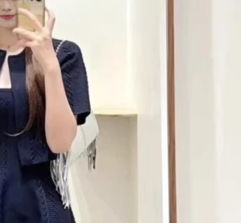 

Elegant two-piece suit for office ladies: short-sleeved cardigan or suspender mini dress