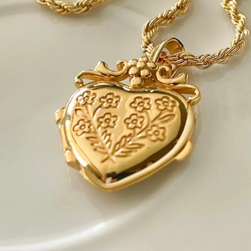 Photo Pendant Necklace Unisex Heart Pendant Necklace Gold Tone Necklace Fresh For Daily Outings Dating Daily Wear