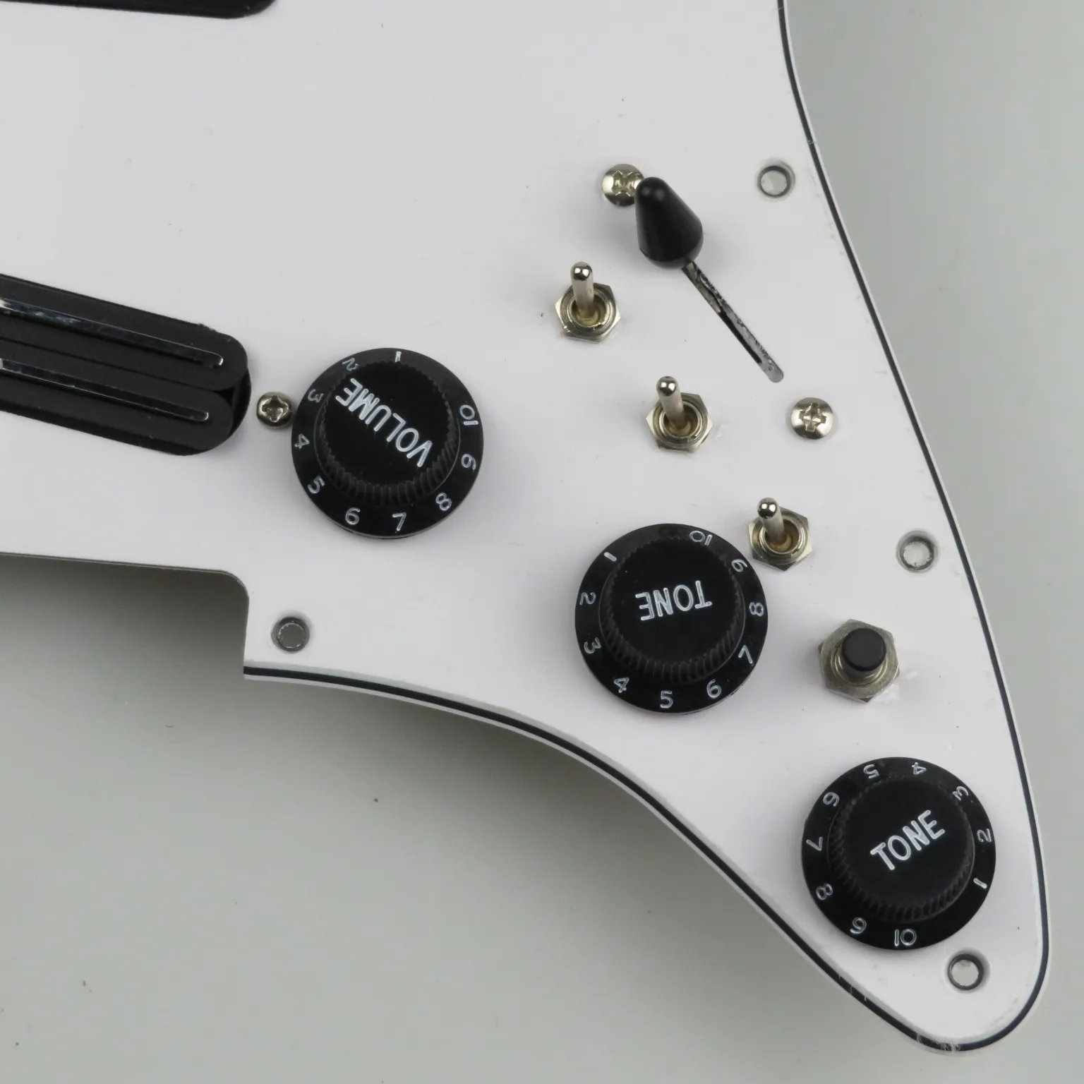 Best Choice Loaded SSH Rail Pickguard Preassembled Circuit Solid White Scratch Plate Fit Standard Str/at ST Guitar