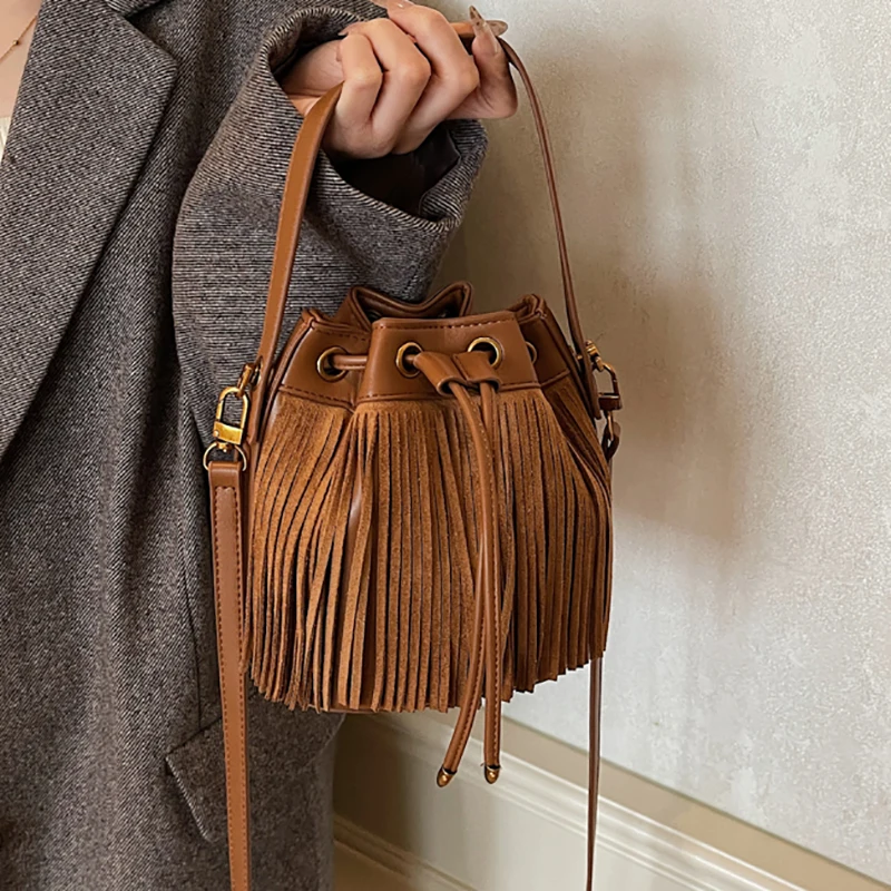 

Suede Fringe Women Messenger Bags Tote Handbag Tassel Shoulder Handbags Fashion Soft with Drawstring Vintage Bucket Bag Crossbag